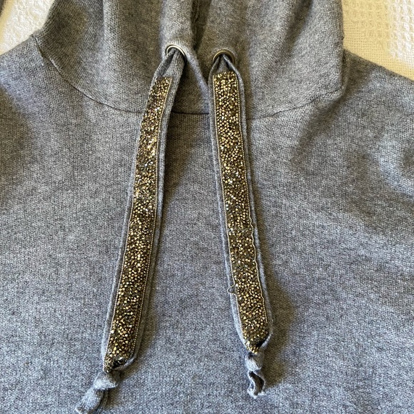 Sweater - Picture 6 of 9